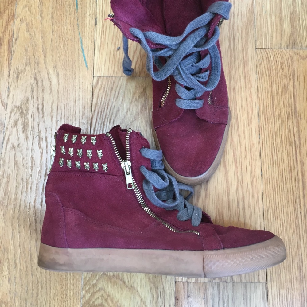 BETSEY JOHNSON - Gold & Burgundy Ladies’ Sneaker